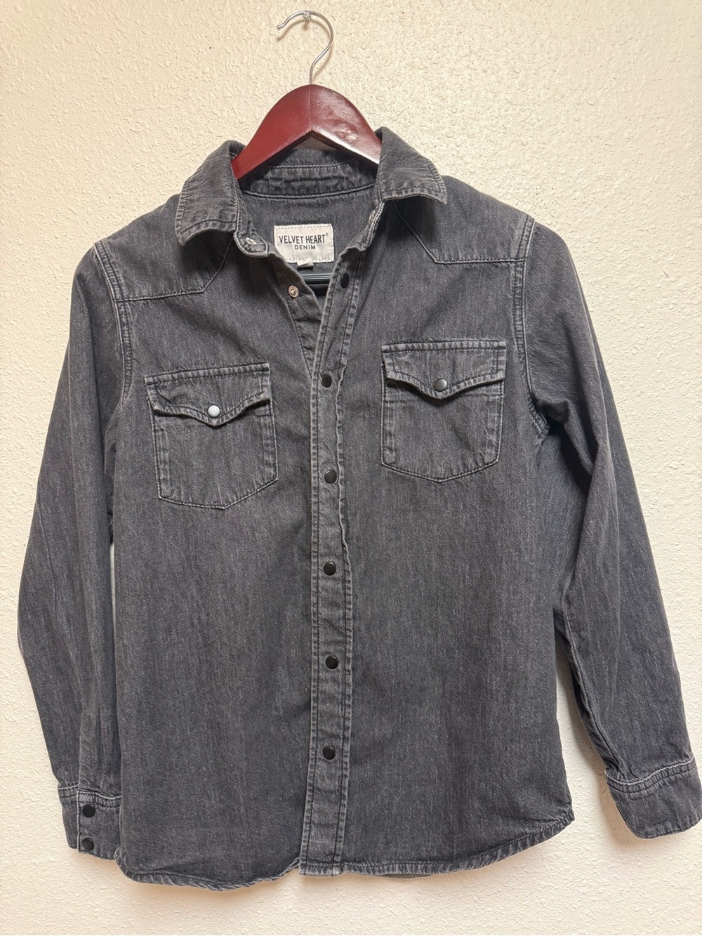 Velvet Heart Men’s Charcoal Button-Front Denim Shirt